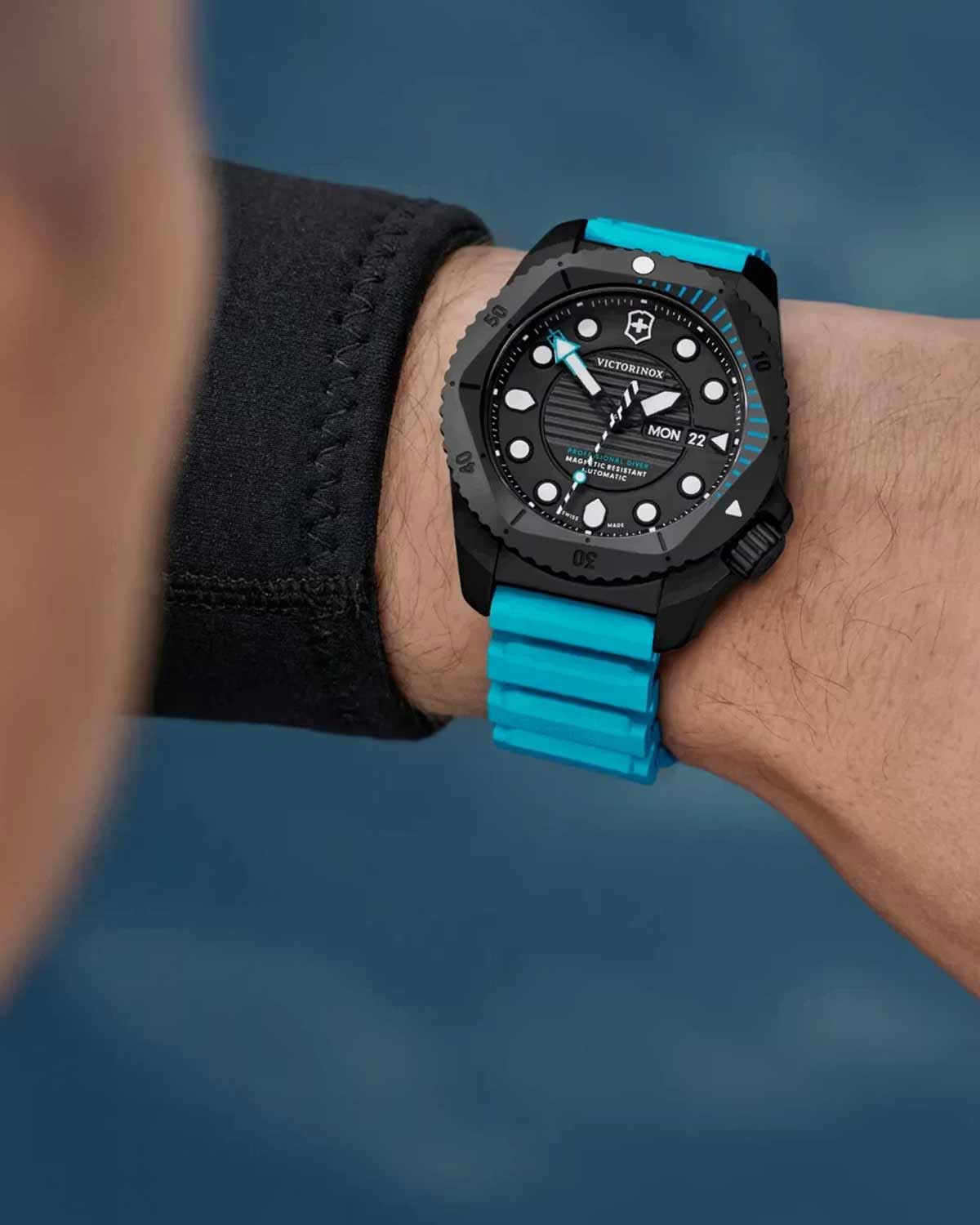 Ρολόι VICTORINOX Dive Pro Automatic Light Blue Rubber Strap