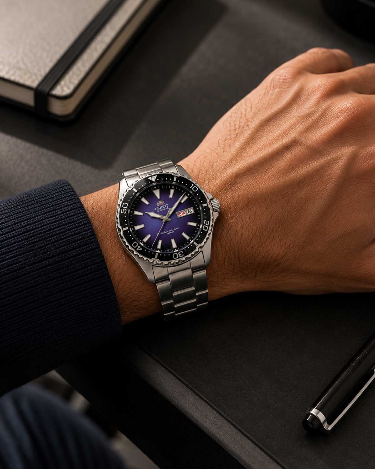Ανδρικό ρολόι ORIENT Mako V αυτόματο με ασημί μπρασελέ από ανοξείδωτο ατσάλι