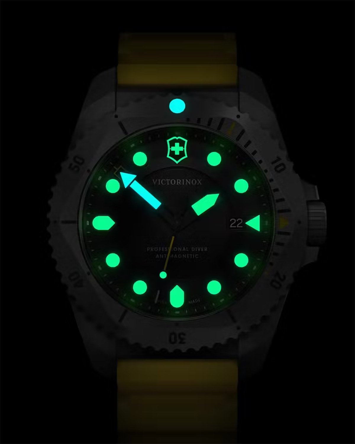 Ρολόι VICTORINOX Dive Pro Yellow Rubber Strap