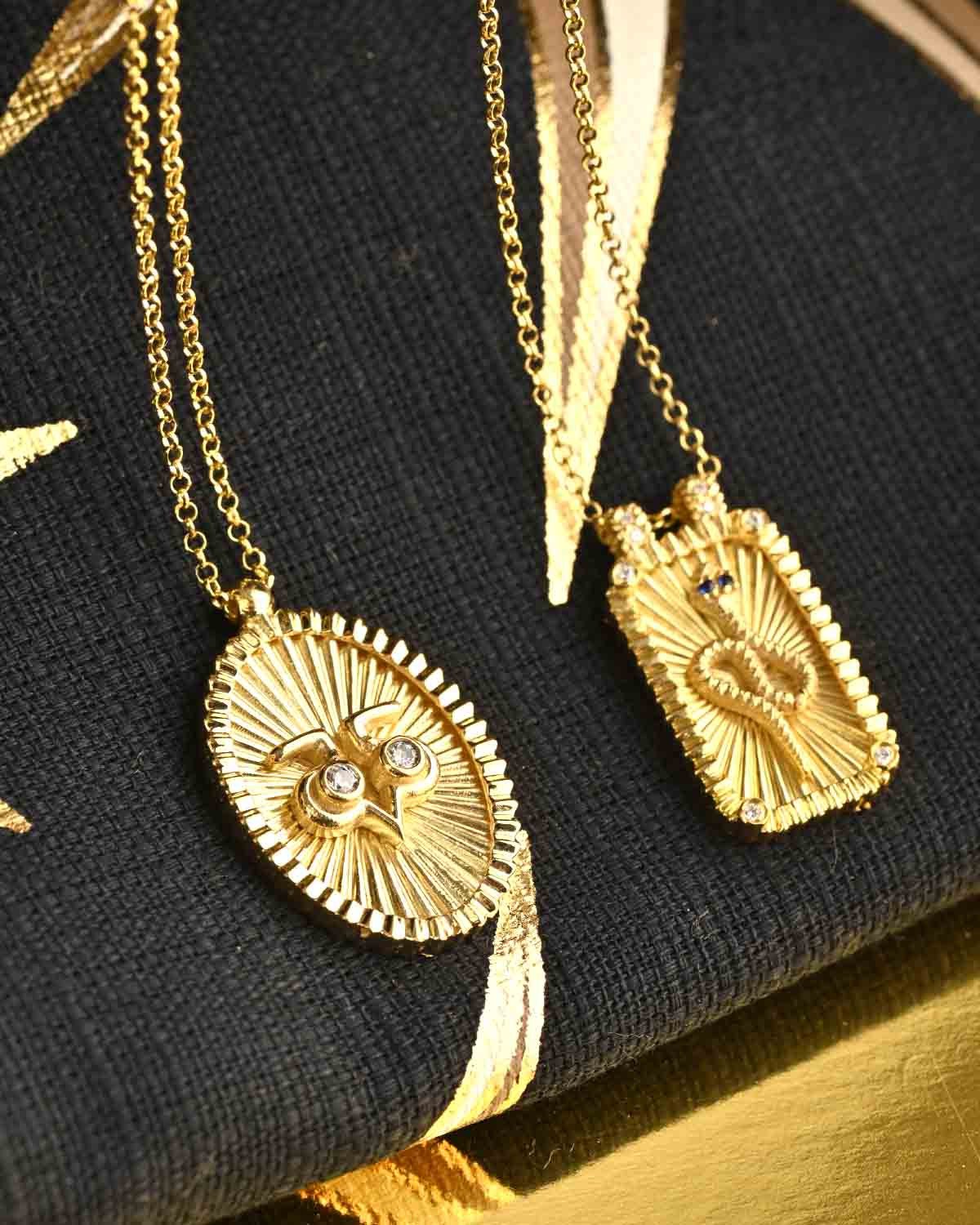 Κολιέ SOLEDOR The Radiant Owl Amulet από επιχρυσωμένο Ασήμι 925