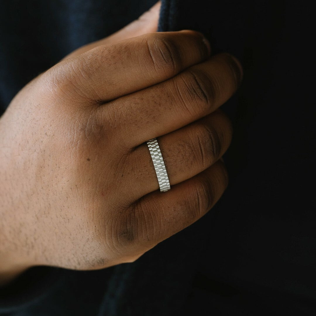 Steel & Barnett Nova Ring 01