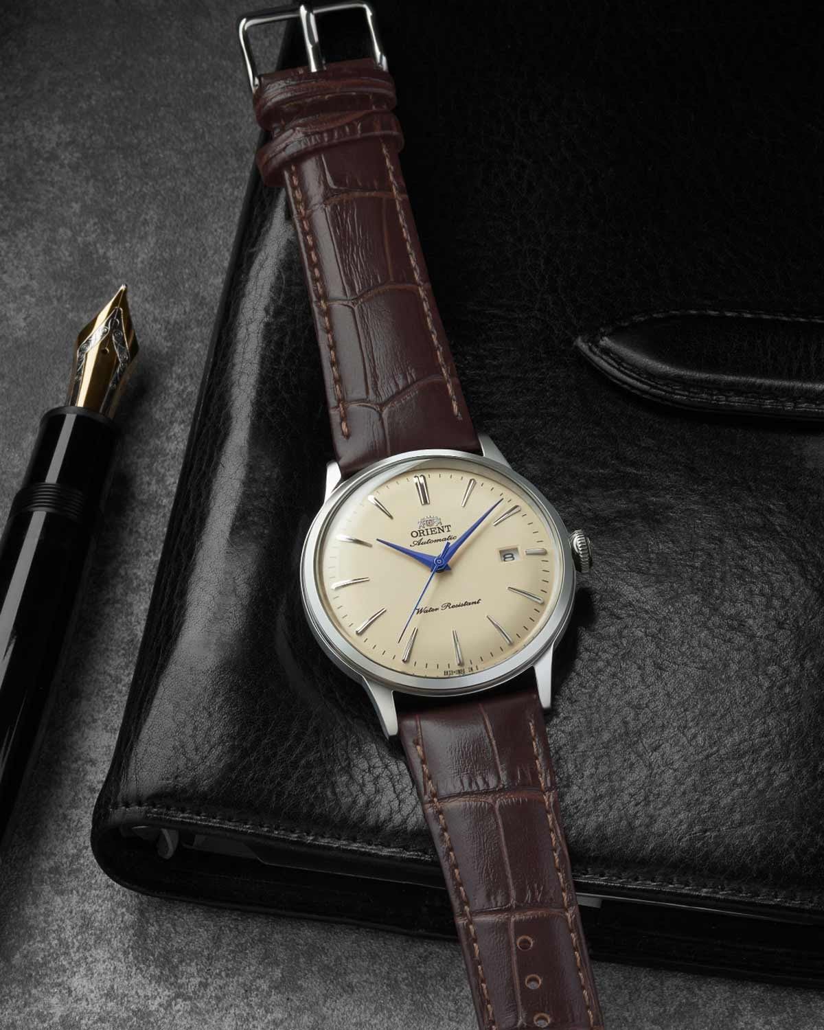 Ανδρικό ρολόι ORIENT Classic Bambino αυτόματο με καφέ δερμάτινο λουράκι