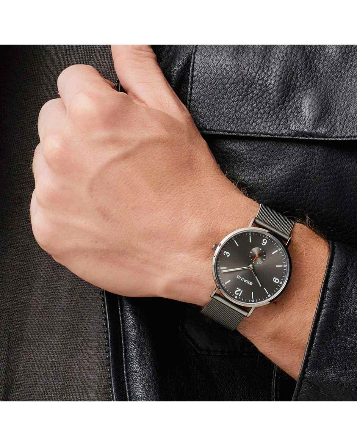 Ανδρικό ρολόι BERING Classic με γκρι μπρασελέ από ανοξείδωτο ατσάλι