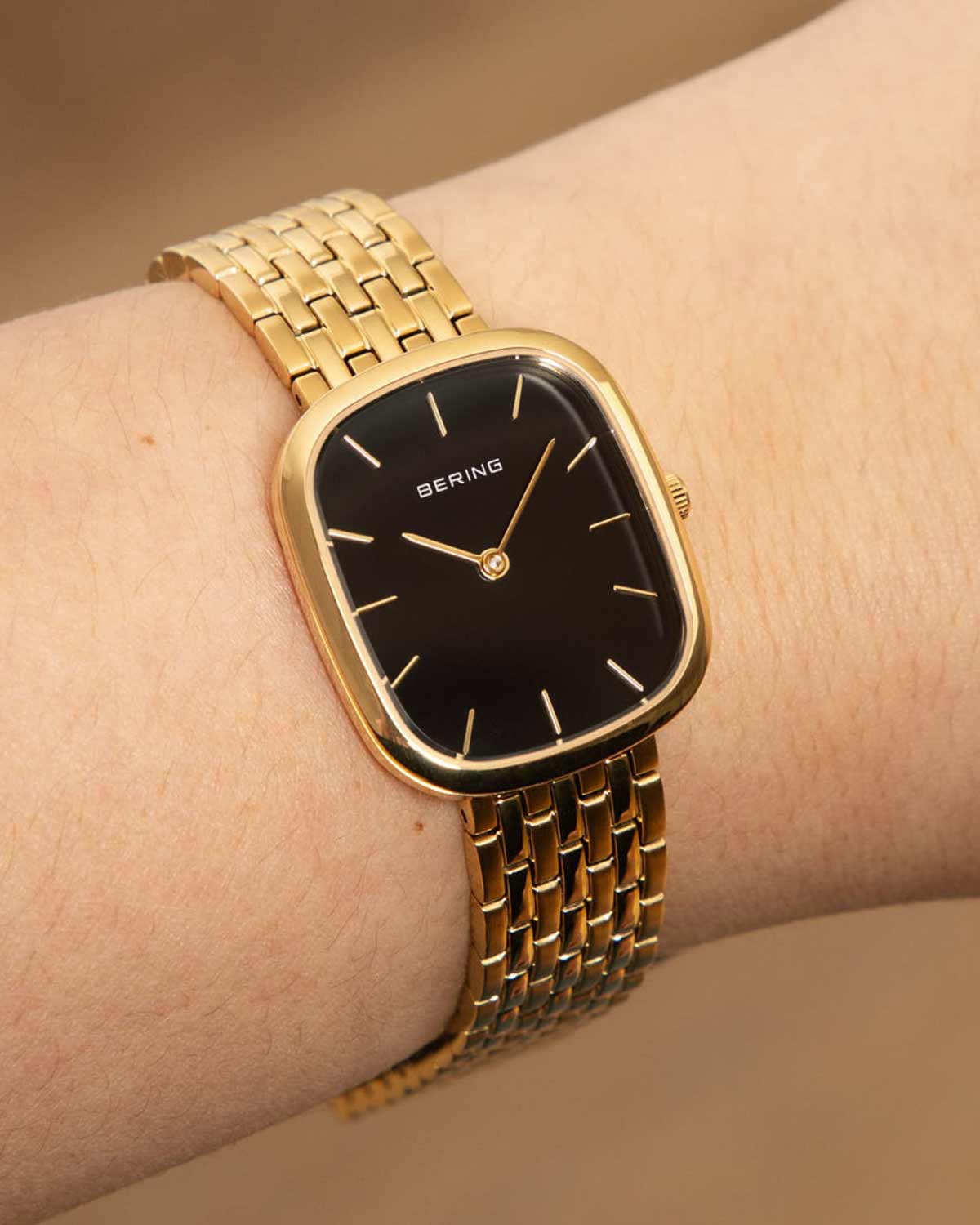Γυναικείο ρολόι BERING Classic με χρυσό μπρασελέ από ανοξείδωτο ατσάλι