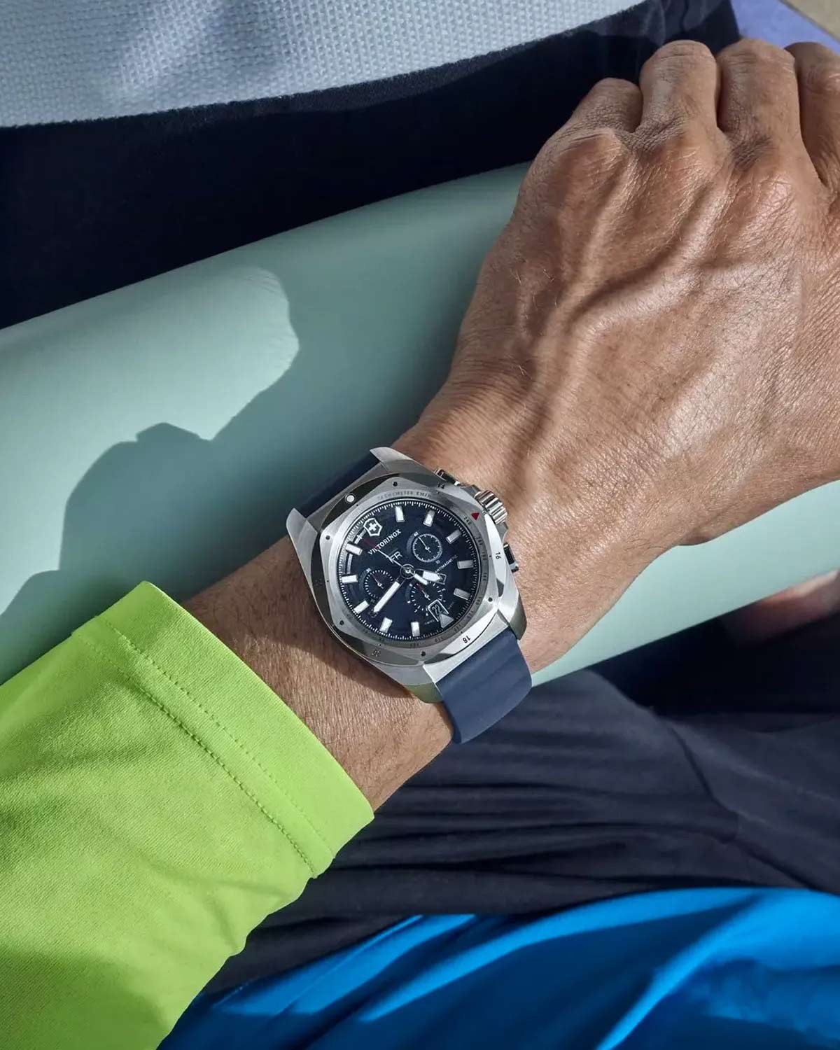 Ρολόι VICTORINOX I.N.O.X. Chronograph Blue Rubber Strap