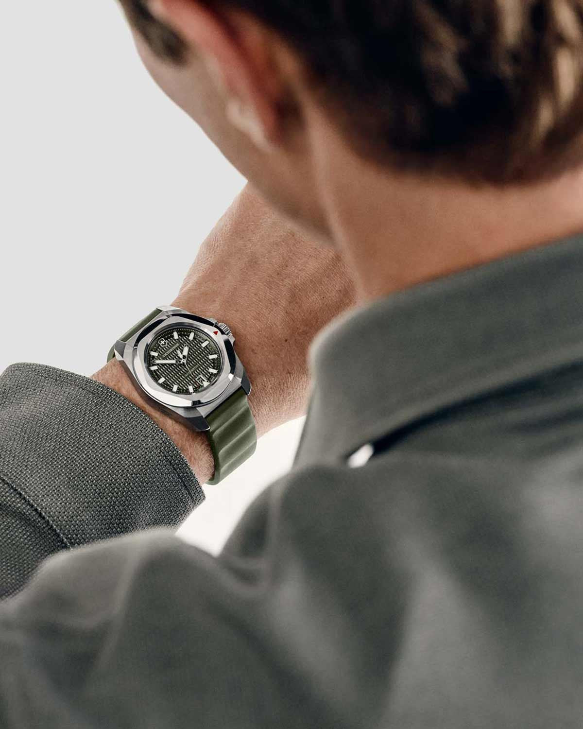 Ρολόι VICTORINOX I.N.O.X. Automatic Green Rubber Strap Gift Set