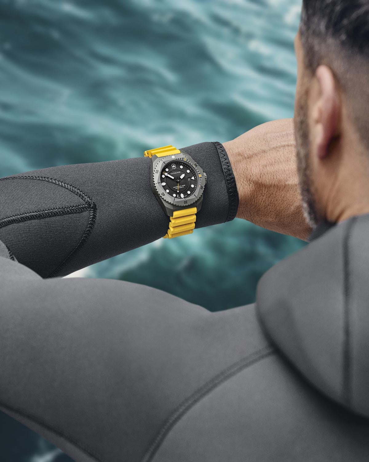Ρολόι VICTORINOX Dive Pro Yellow Rubber Strap