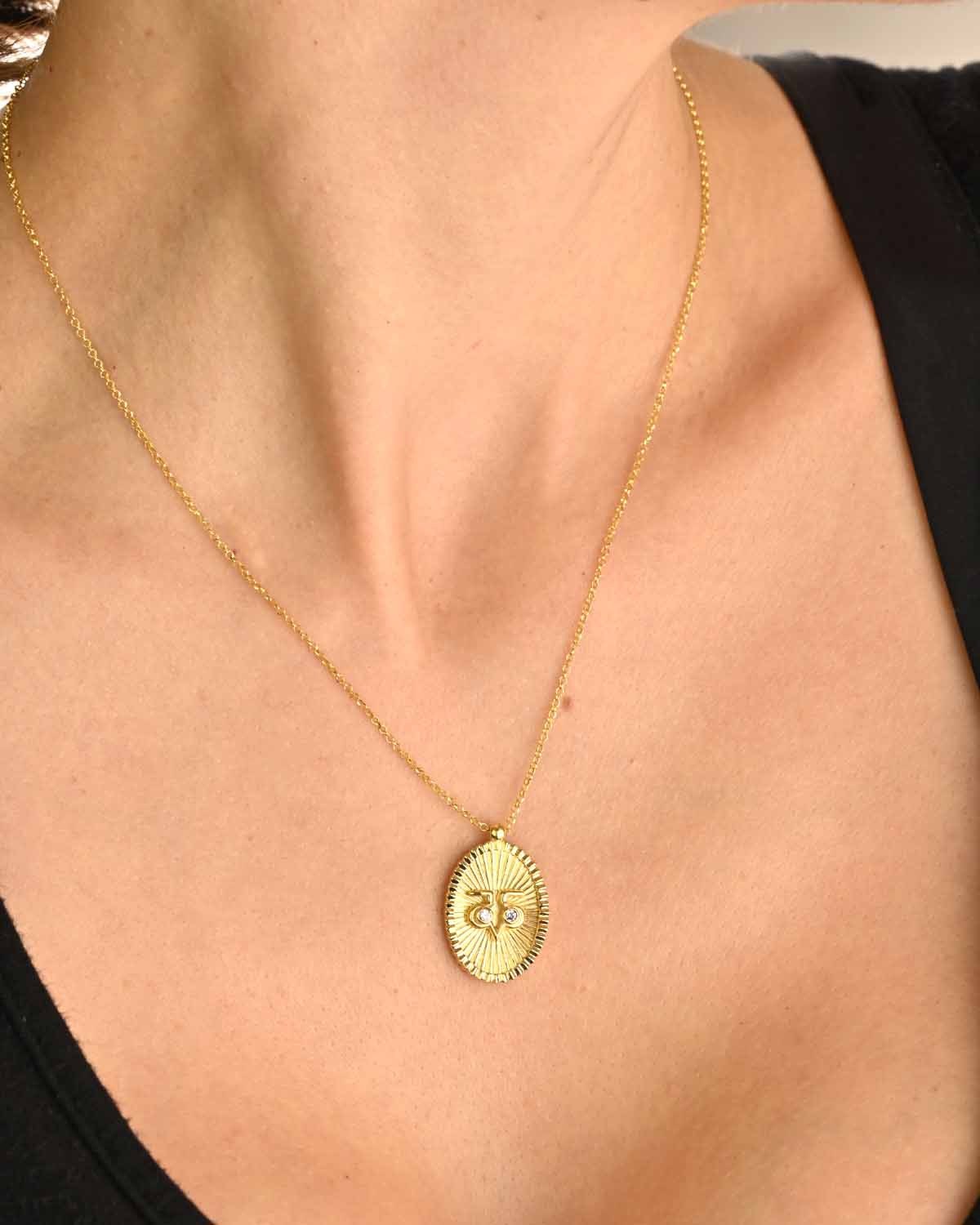 Κολιέ SOLEDOR The Radiant Owl Amulet από επιχρυσωμένο Ασήμι 925