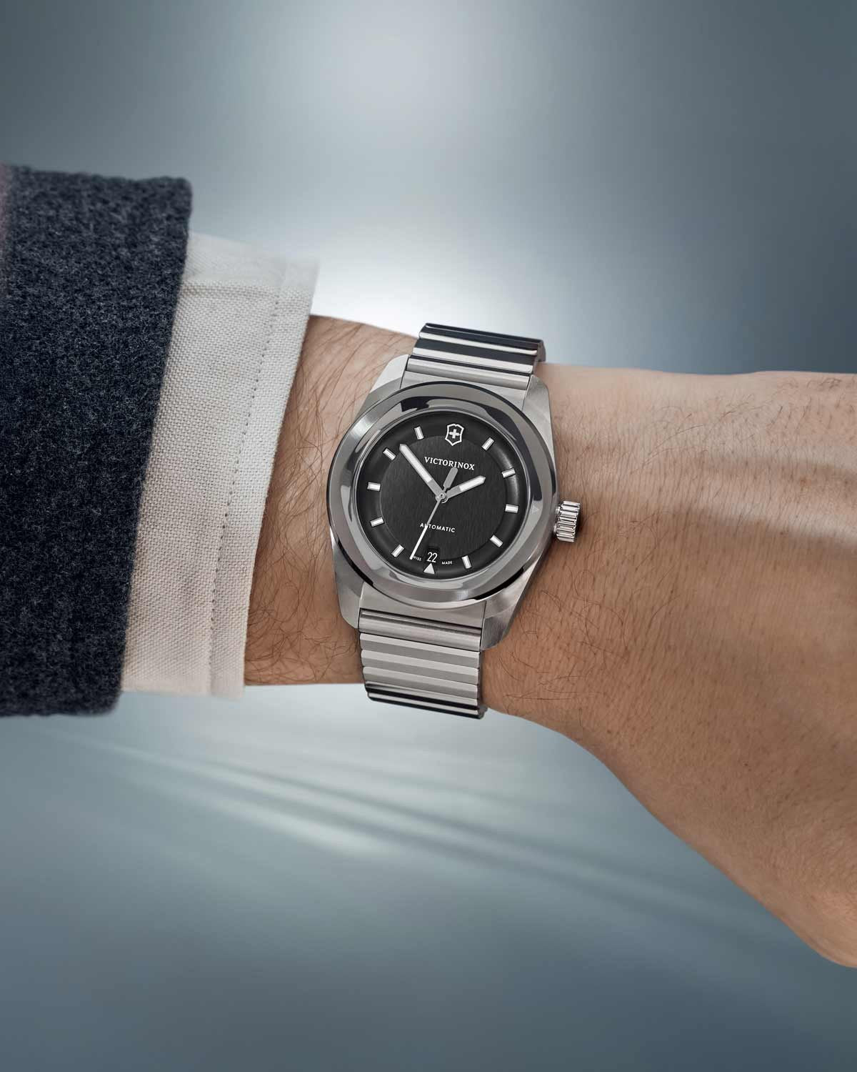 Ανδρικό ρολόι VICTORINOX Concept One αυτόματο με ασημί ατσάλινο μπρασελέ