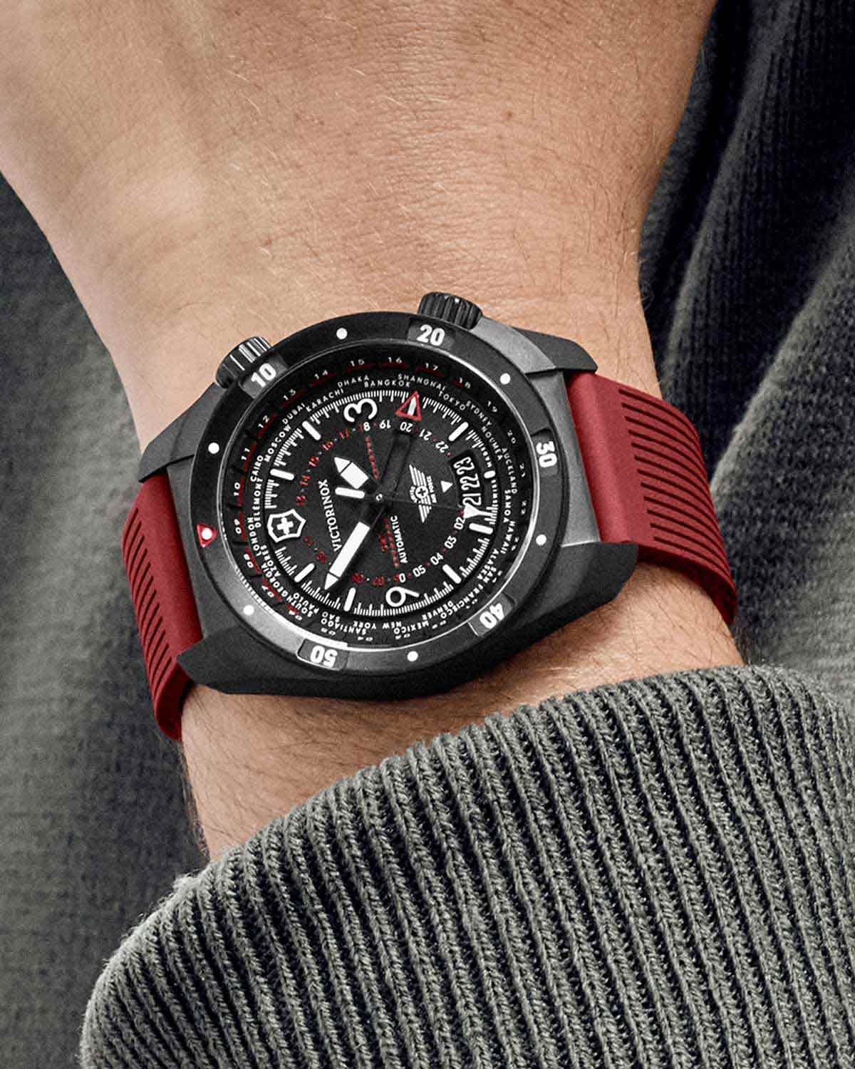 Ανδρικό ρολόι VICTORINOX Air Pro αυτόματο με τριπλή ώρα και καουτσούκ λουράκι