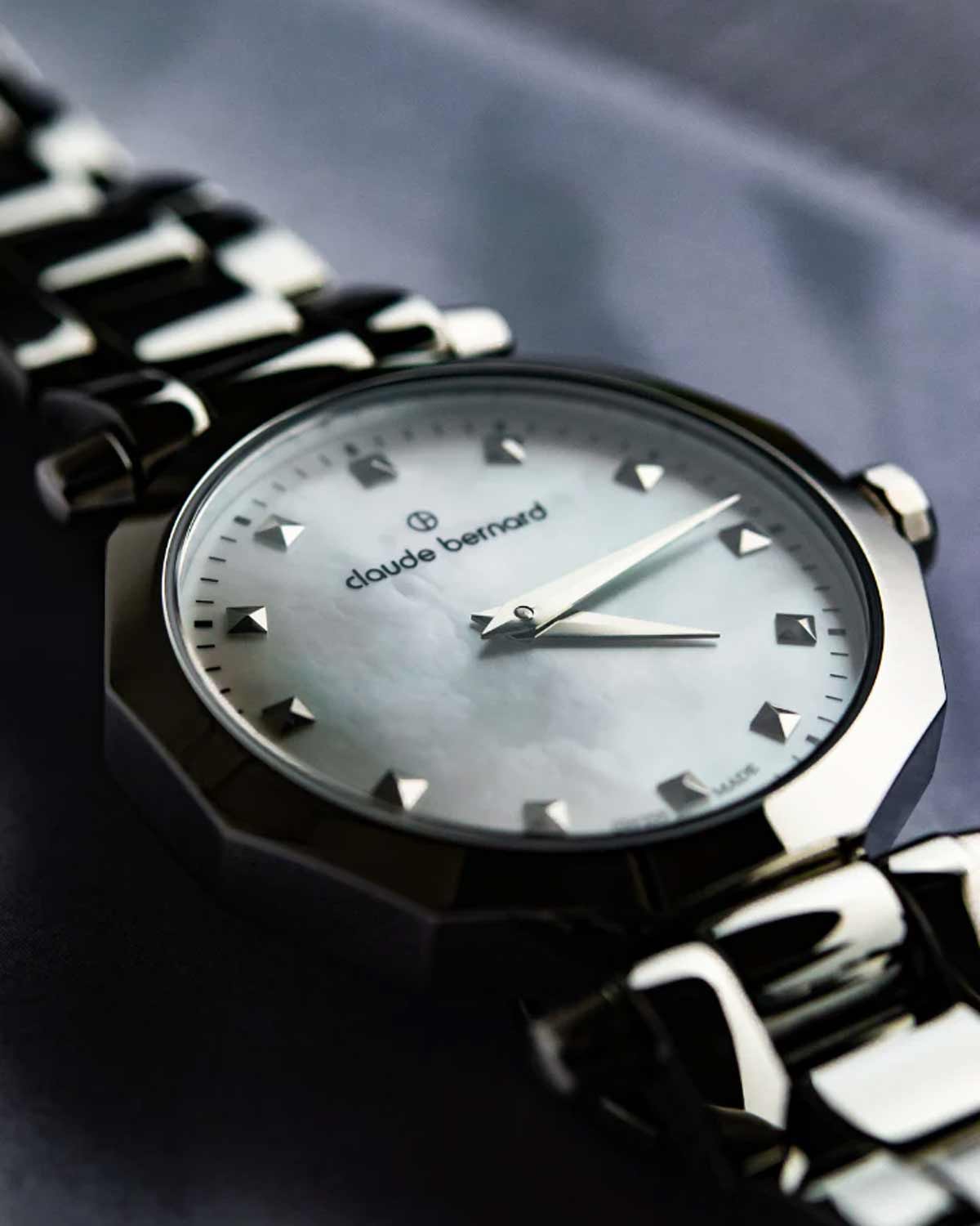 Γυναικείο ρολόι CLAUDE BERNARD Dress Code με μπρασελέ από ανοξείδωτο ατσάλι
