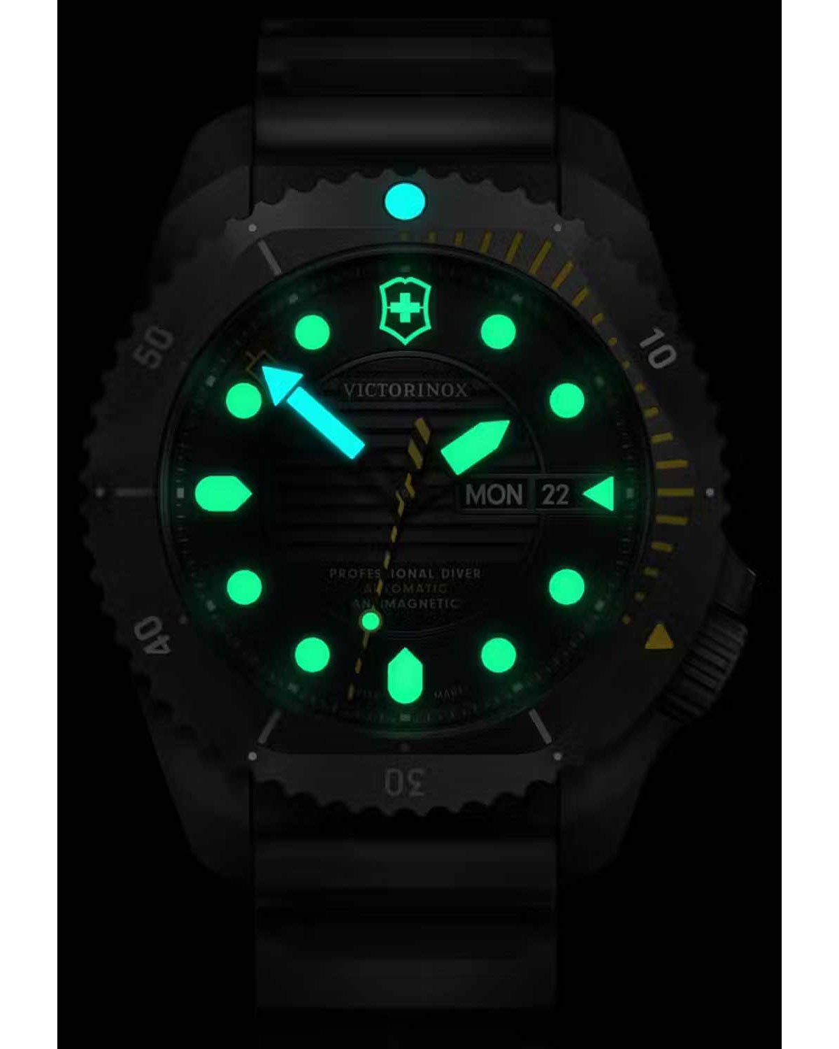 Ρολόι VICTORINOX Dive Pro Automatic Black Rubber Strap