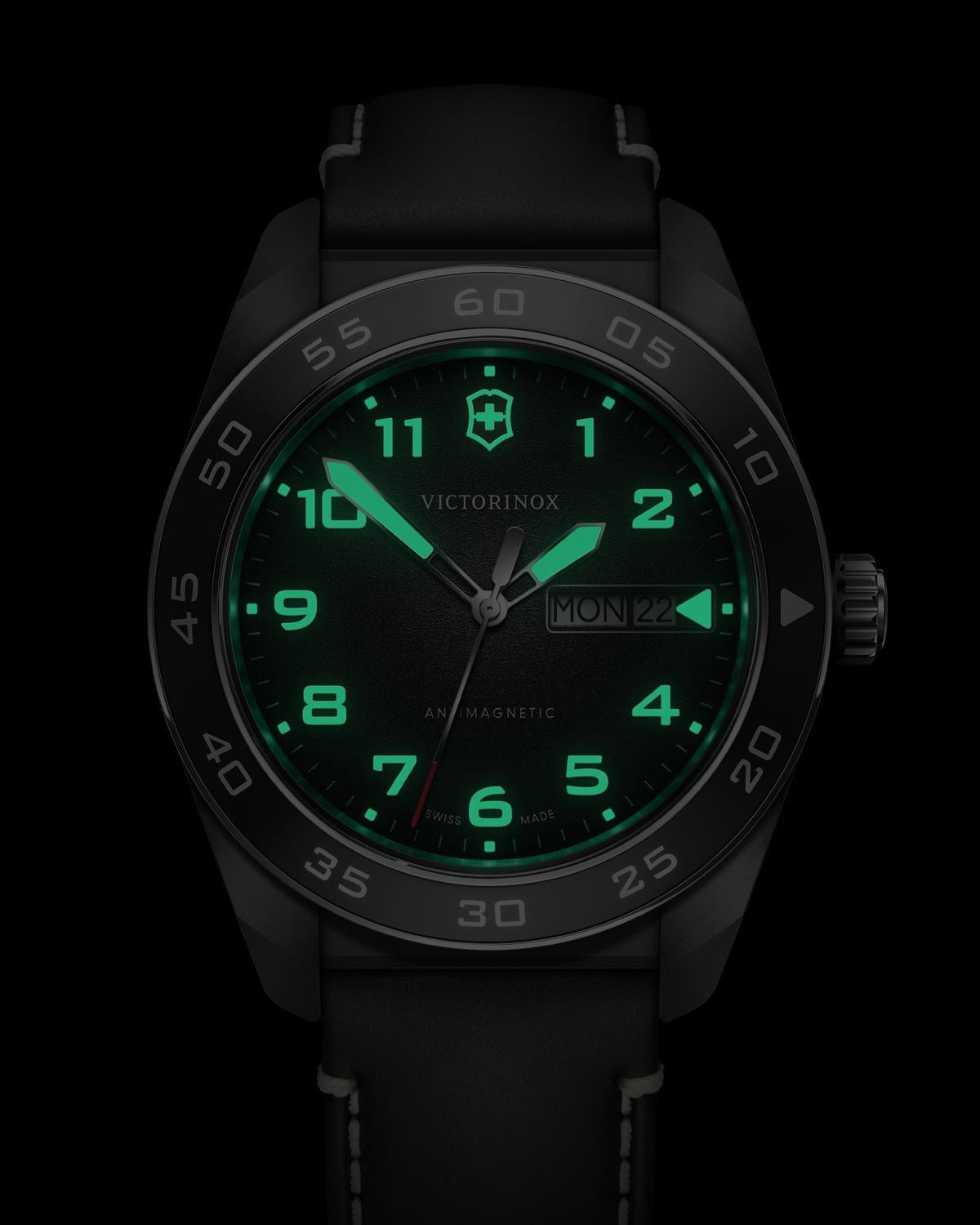 Ρολόι VICTORINOX Swiss Army Black Leather Strap