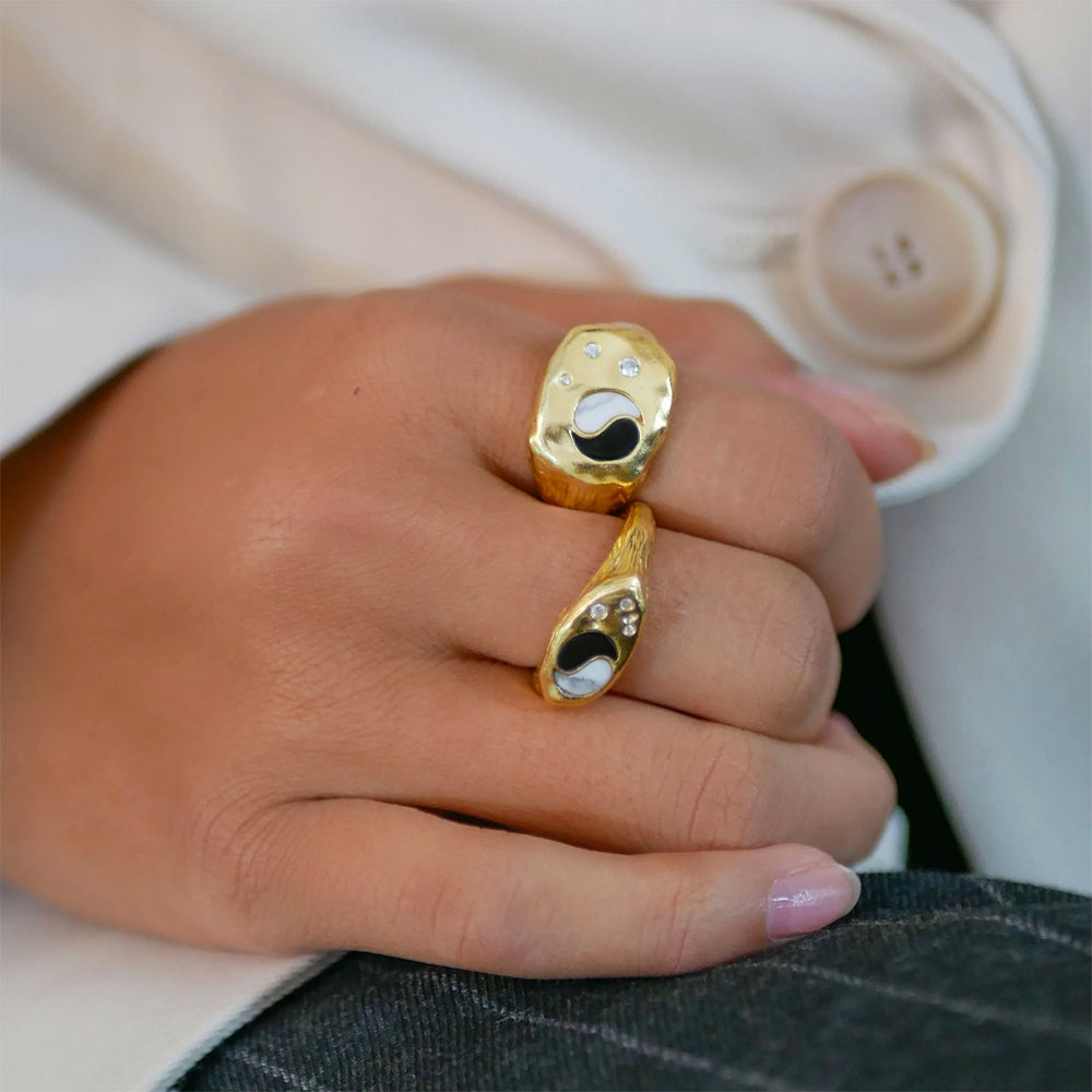 Enamel Ring Chunky Yin Yang R61GM
