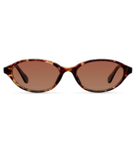 Τα γυαλιά ηλίου Meller Ifu Tigris Brown ξεχωρίζουν για την ισορροπία ανάμεσα στο μοντέρνο και το vintage, προσφέροντας ένα αξεσουάρ.