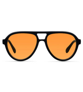 Τα γυαλιά ηλίου Meller Kena Black Orange είναι μια τολμηρή εκδοχή του aviator στυλ, σχεδιασμένα για όσους αγαπούν το έντονο streetwear.