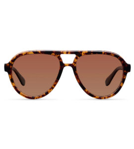 Τα γυαλιά ηλίου Meller Kena Tigris Brown επαναπροσδιορίζουν το κλασικό aviator με μια πιο στιβαρή και μοντέρνα αισθητική. Ο carey σκελετός